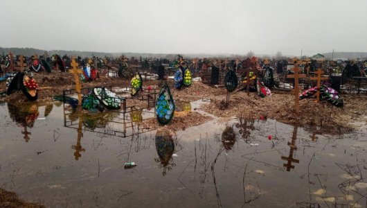 Могилы героев СВО  уходят под воду. Федяковское кладбище в Кирове затопило с приходом тепла